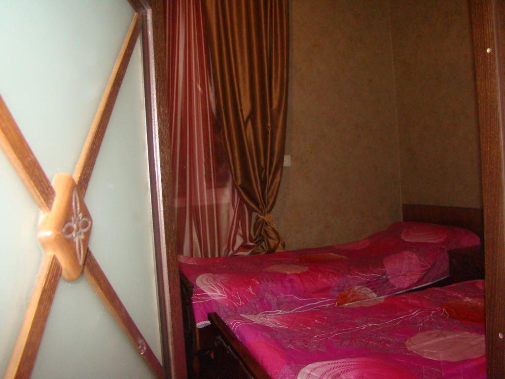Guest House Temuri Batumi Exterior photo