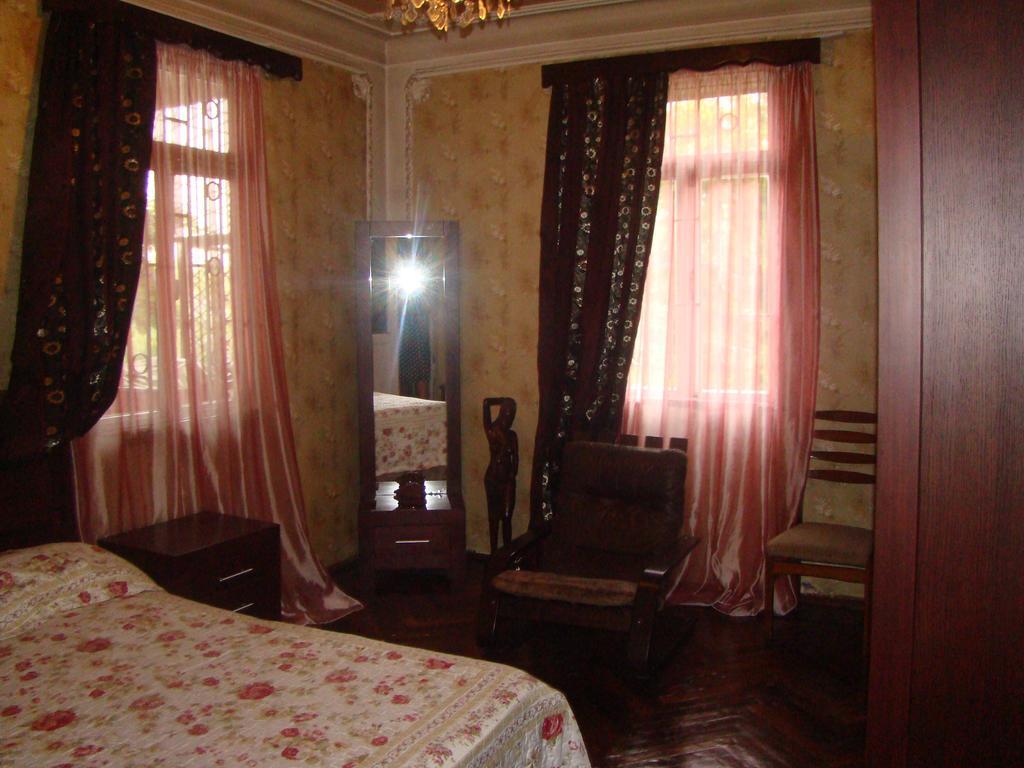 Guest House Temuri Batumi Exterior photo